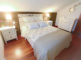 Chalet junto a playa de Suances, hotel din Suances