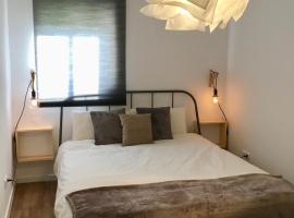 Lisbon Woods House: Lizbon, Cabo Ruivo Metro Station yakınında bir otel