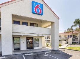 Motel 6-Fresno, CA: Fresno, Forestiere Underground Gardens yakınında bir otel