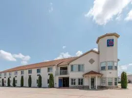 Motel 6-Hutchins, TX