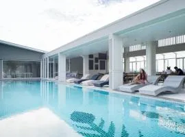 Panphuree Residence - SHA Extra Plus、にあるプーケット国際空港 - HKTの周辺ホテル