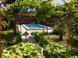 Guest House Yavorov, Hotel in Tschernomorez