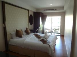 Maleez Lodge, hotel near The Avenue Pattaya, Pattaya