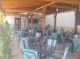 Villi Hotel, hotel v destinaci Cherven