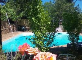 Cortijo El Berrocal, hotel in Cazalla de la Sierra