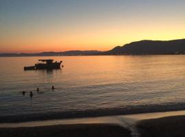 Villa Melita Seafront، فندق في بيفكي رودس