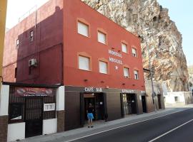 Hostal Miguel, hotel v destinaci Calahonda
