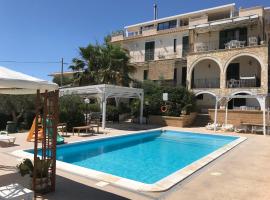 Villa Ceni - Appartamenti con camere, cucina, wc e terrazza sul mare in villa con piscina, giardino e parcheggio, hotel a Marinella di Selinunte