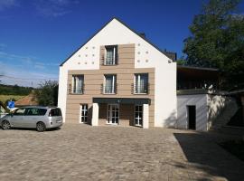 Family Apartman, hotel near Szent Solyom Chairlift, Eplény