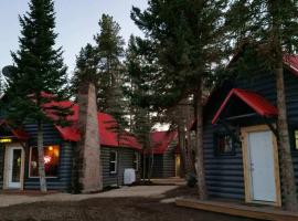 Yellowstone Cabins and RV, smáhýsi í West Yellowstone