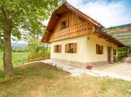 Country House Srček with Two Bedrooms and Vineyard View, orlofshús/-íbúð í Bizeljsko