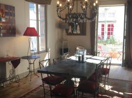 Maison Joséphine avec garage privé, vacation home in Blois