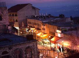 Mol Hahr, hotel in Safed