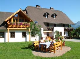 Ferienhof Karin und Florian Gressenbauer, hotel with parking in Edlbach