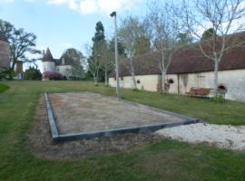 Gite Des Etangs, hotel in Paulnay