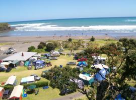 Opunake Beach Kiwi Holiday Park, resort village in Opunake