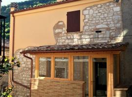 Casa Vacanze L'arco di Fondarca, casa o chalet en Cagli