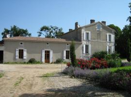 Domaine les Galards, hotel económico em Le Garde