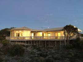 White Sands Holiday Retreat, tradicionalna kućica u gradu 'Island Beach'