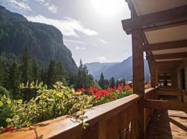 Hotel Engel, hotel a Canazei
