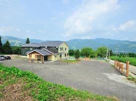 Lodge B&W, cabin in Minami Uonuma