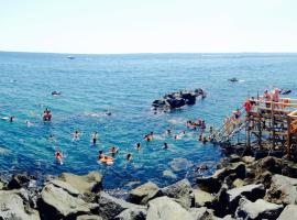 B&B Vicolo del Chiostro, hotel v destinaci Aci SantʼAntonio