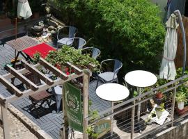 Espace Elastique B&B with contactless check-in, hotel near Tai O Fishing Village, Hong Kong