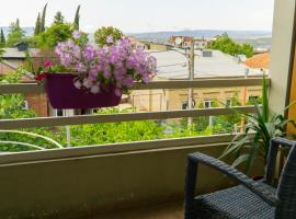 4BD Appartaments with cozy garden, hotel v destinaci Tbilisi City