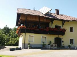 idyllischer Landhof Nähe Millstättersee, poceni hotel v mestu Fresach