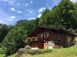 Chalet Julian, hotell nära Lager, Lütschental