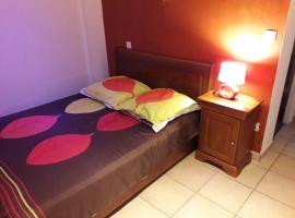 Sous L'Olivier, budget hotel sa Champtercier