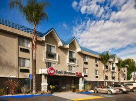 Best Western Plus Diamond Valley Inn, motel u gradu 'Hemet'