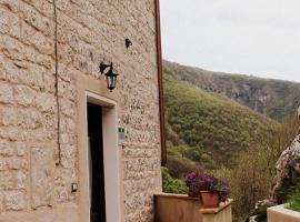 Casa Vacanze L'arco di Fondarca n.16, feriebolig i Cagli