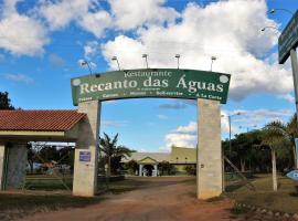 Pousada Recanto das Águas, posada u hostería en Carmo do Rio Claro