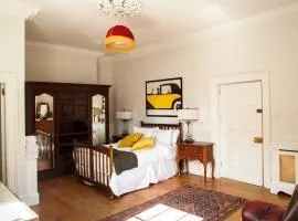 The Historical Harcourt Suites