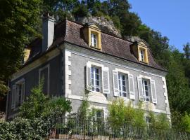 La Maison Carrée - Villa de charme - Clim & Piscine chauffée, hotel en Les Eyzies-de-Tayac