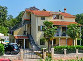 Apartments Pilic, hotel near Traktor Story, Rošini