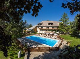 Hôtel & Spa Les Bartavelles, hotel v destinácii Crots