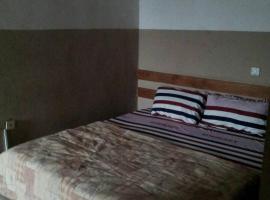 Quinex Holiday Inn, hotel a Sobande