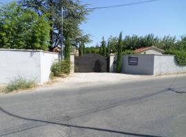 Studio Valreas Avec Piscine, hotel in Valréas