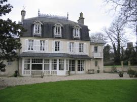 Chambres d'Hôtes Le Petit Sully โรงแรมในSully