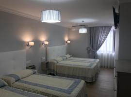 Hostal Plaza Damasco, hotel v destinaci Almuñécar