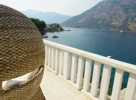 PENTHOUSE STOLIV Villa located 5 meters from the sea SPA-Pool Exclusive Terrace,Private Jetty Sunbeds, Pebble Beach, Secluded location Total area 375m2 at your disposal