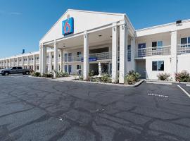 Motel 6-Martinsburg, WV โรงแรมใกล้Hagerstown Regional (Richard A. Henson Field) - HGRในFalling Waters