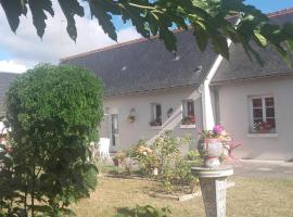 Le Clos des Roses, hotel dengan parking di Civray-de-Touraine