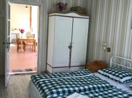 Holiday home Usadba Novoselitsa, hotel with parking in Novoselitsa