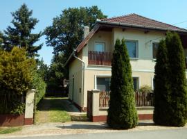 Éva vendégház Guesthouse, будинок для відпустки у місті Гайдусобосло