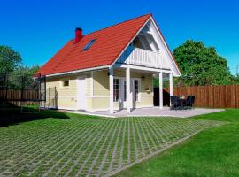 Kasekese Holiday Home with Sauna and Garden, hotel a Kuressaare