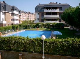 Golf Apartment, hotel with pools in Majadahonda