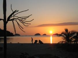 Phangka Paradise Resort, resort in Taling Ngam Beach
